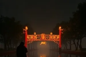《长夜将明》封面，围城战地图与粮草账本